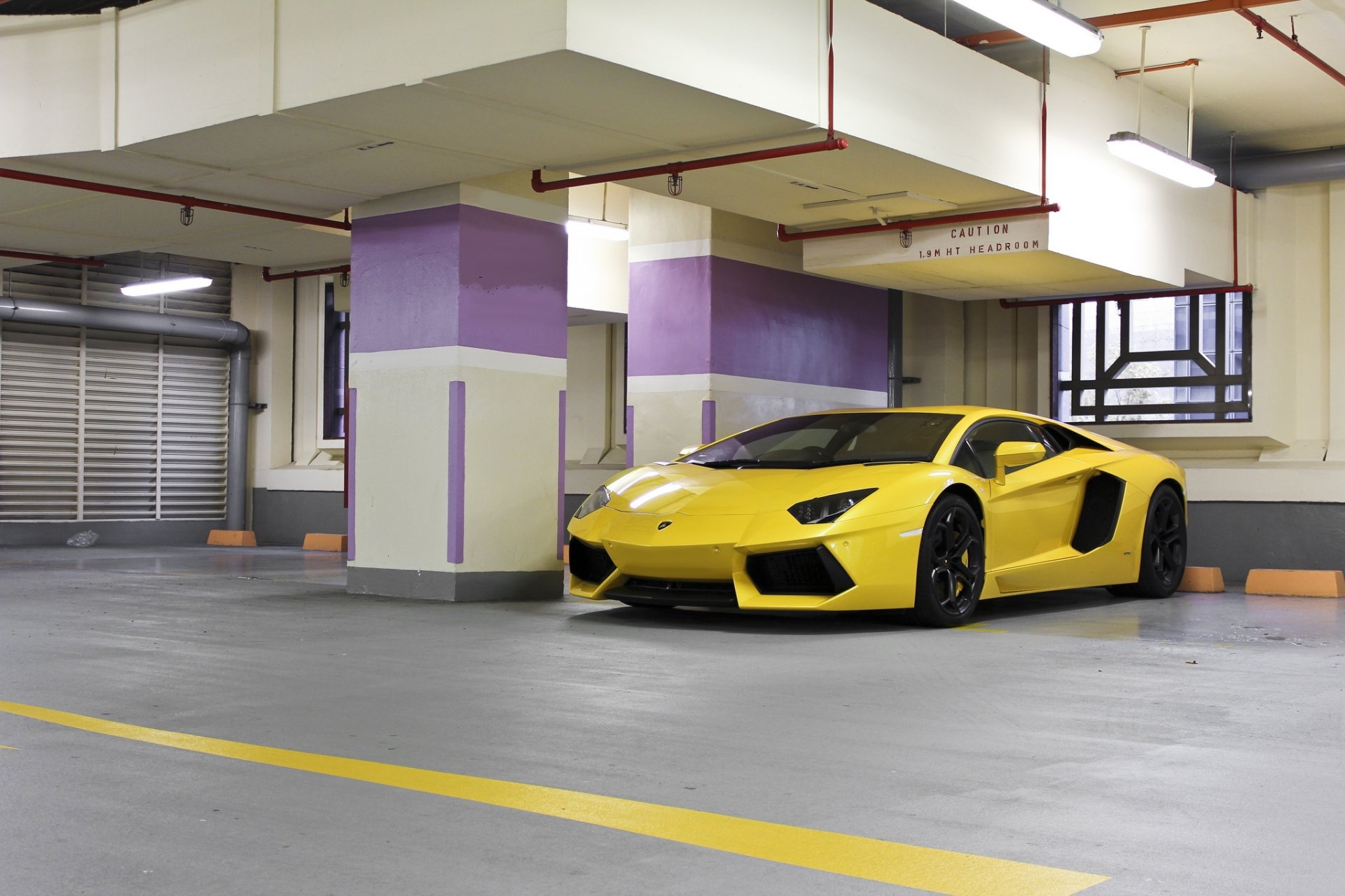 lamborghini aventador lp700-4 gelb lamborghini aventador parkplatz lampen beleuchtung