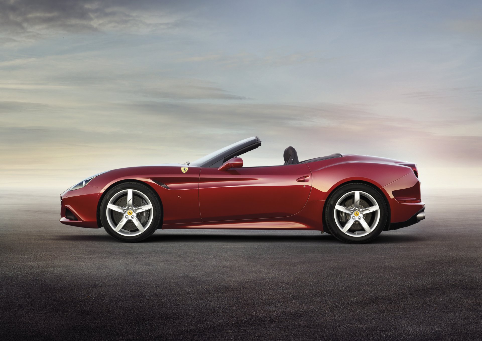 ferrari california t ferrari widok z boku czerwony