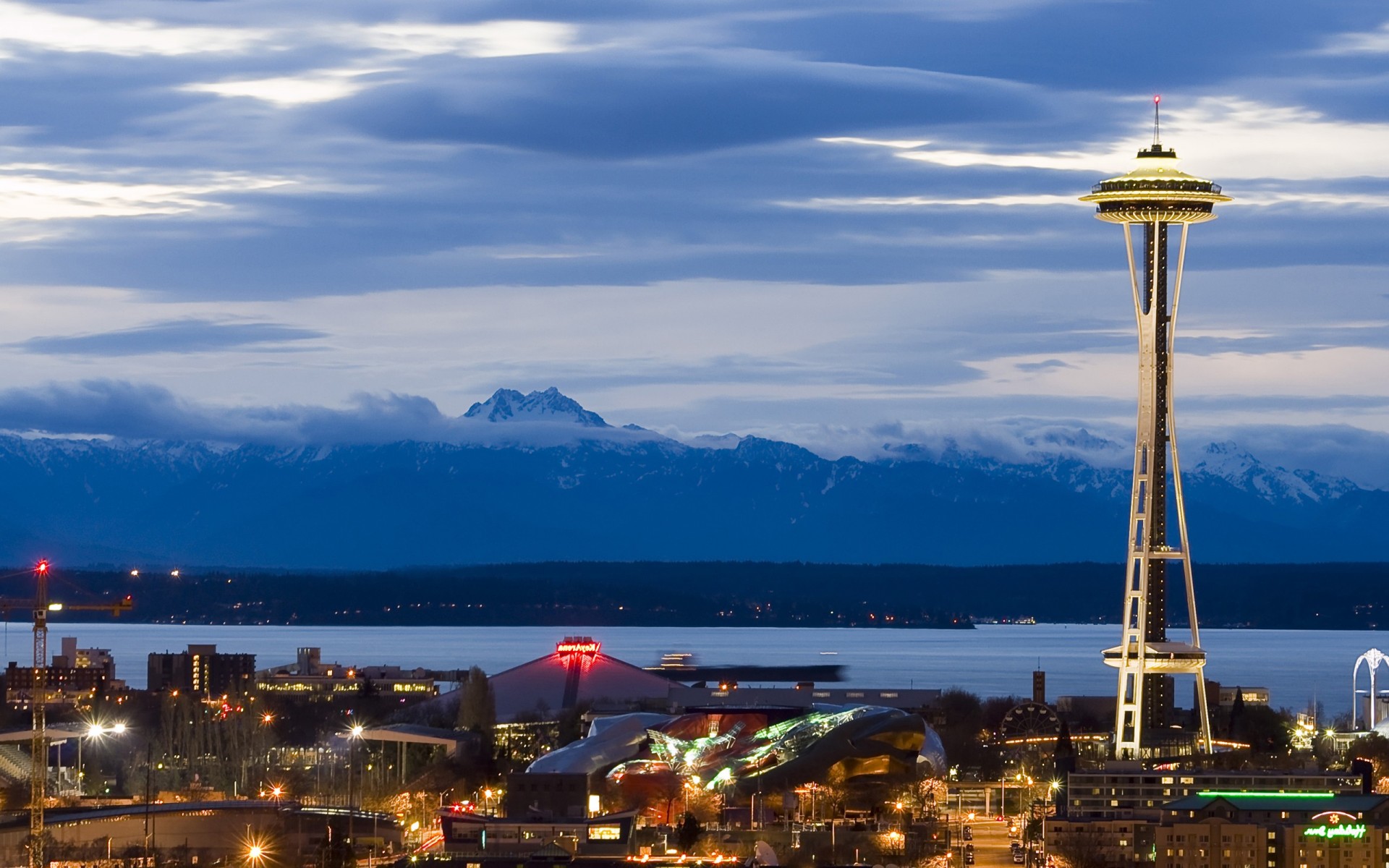 seattle torre tarde montañas