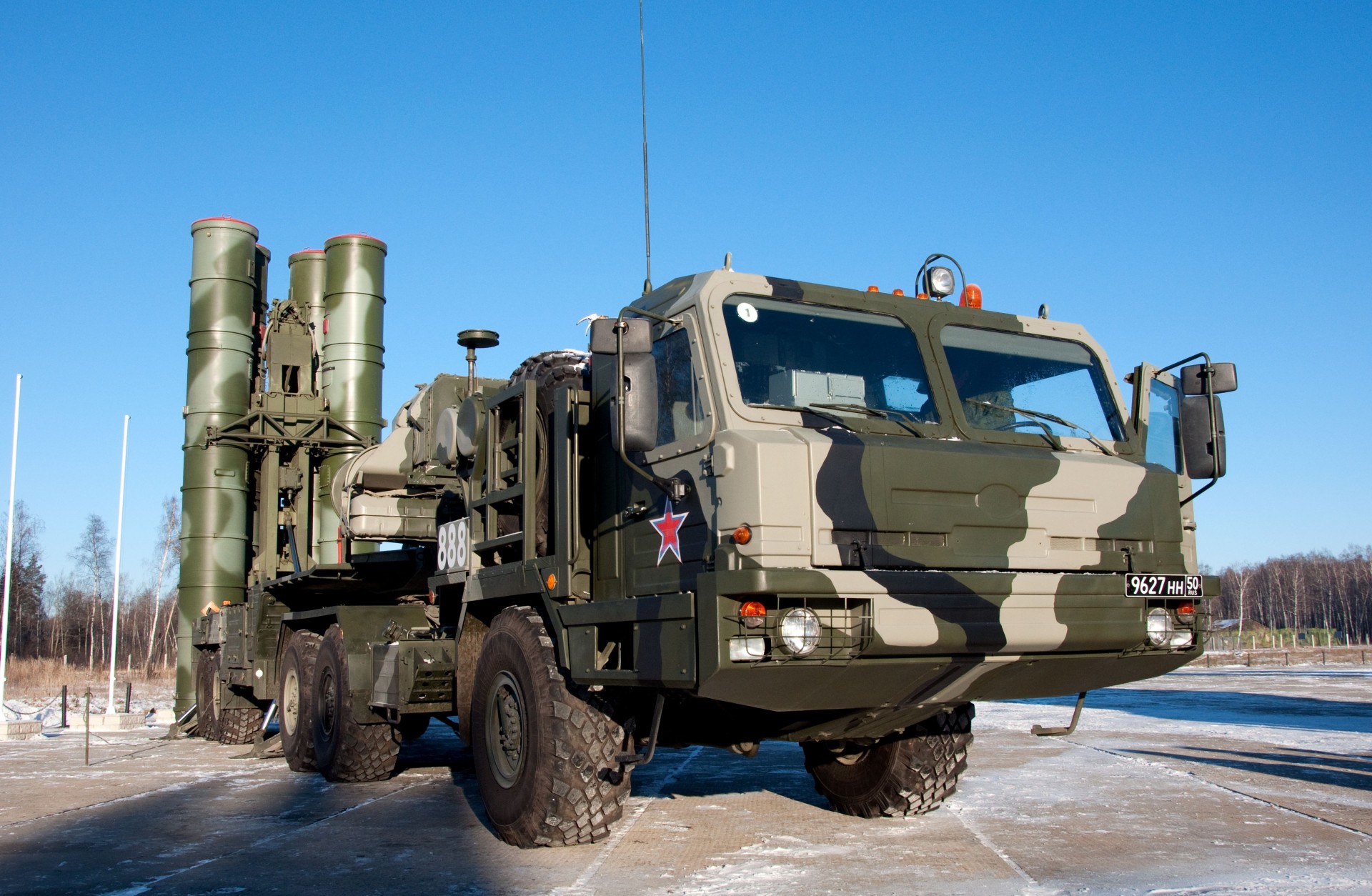 voiture camion gris militaire