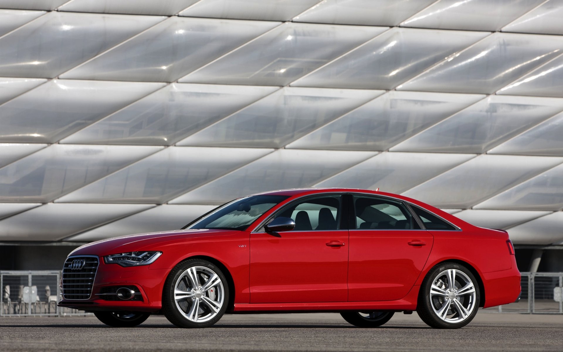 audi s6 rouge auto berline vue latérale