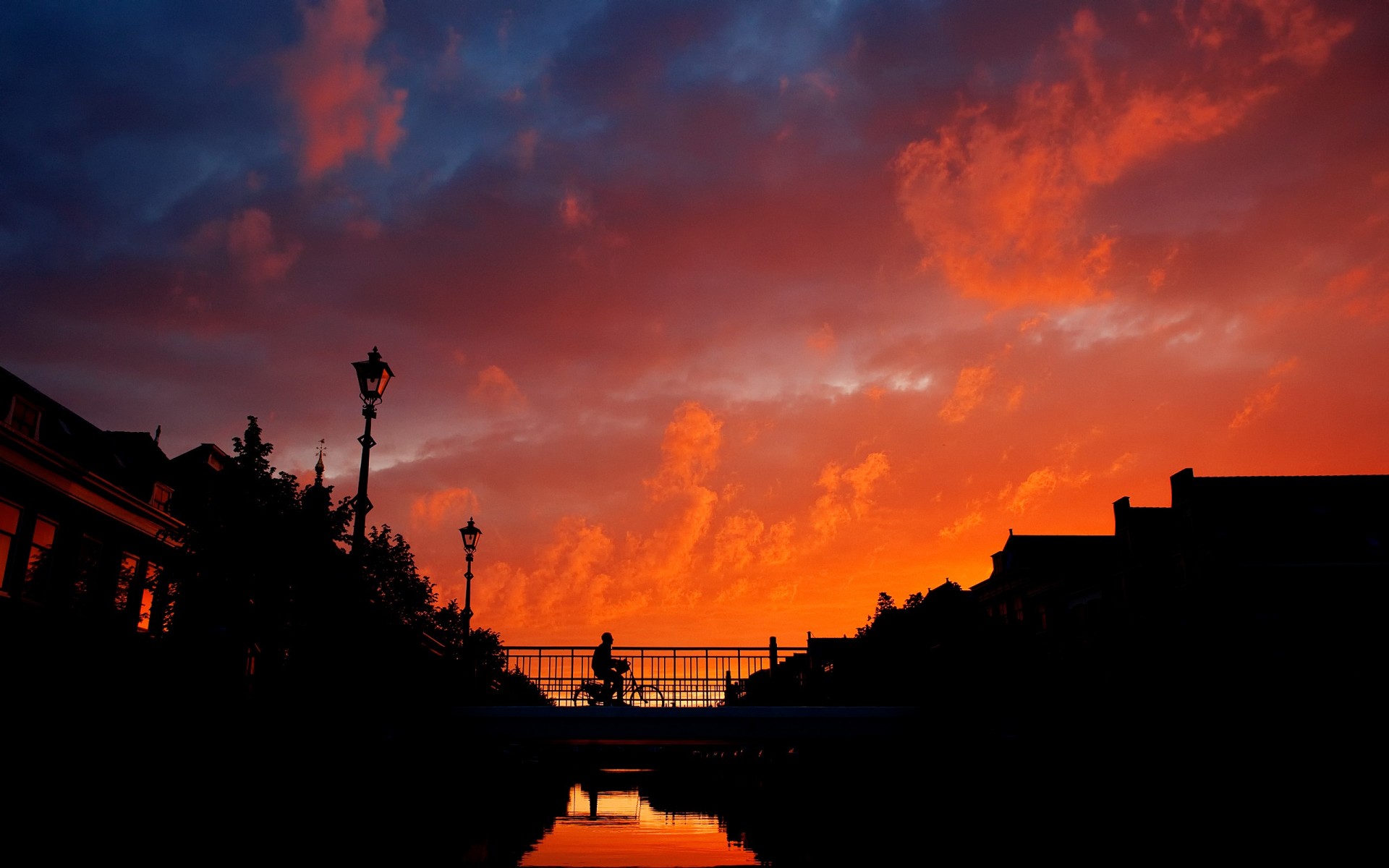 tramonto ponte ciclista