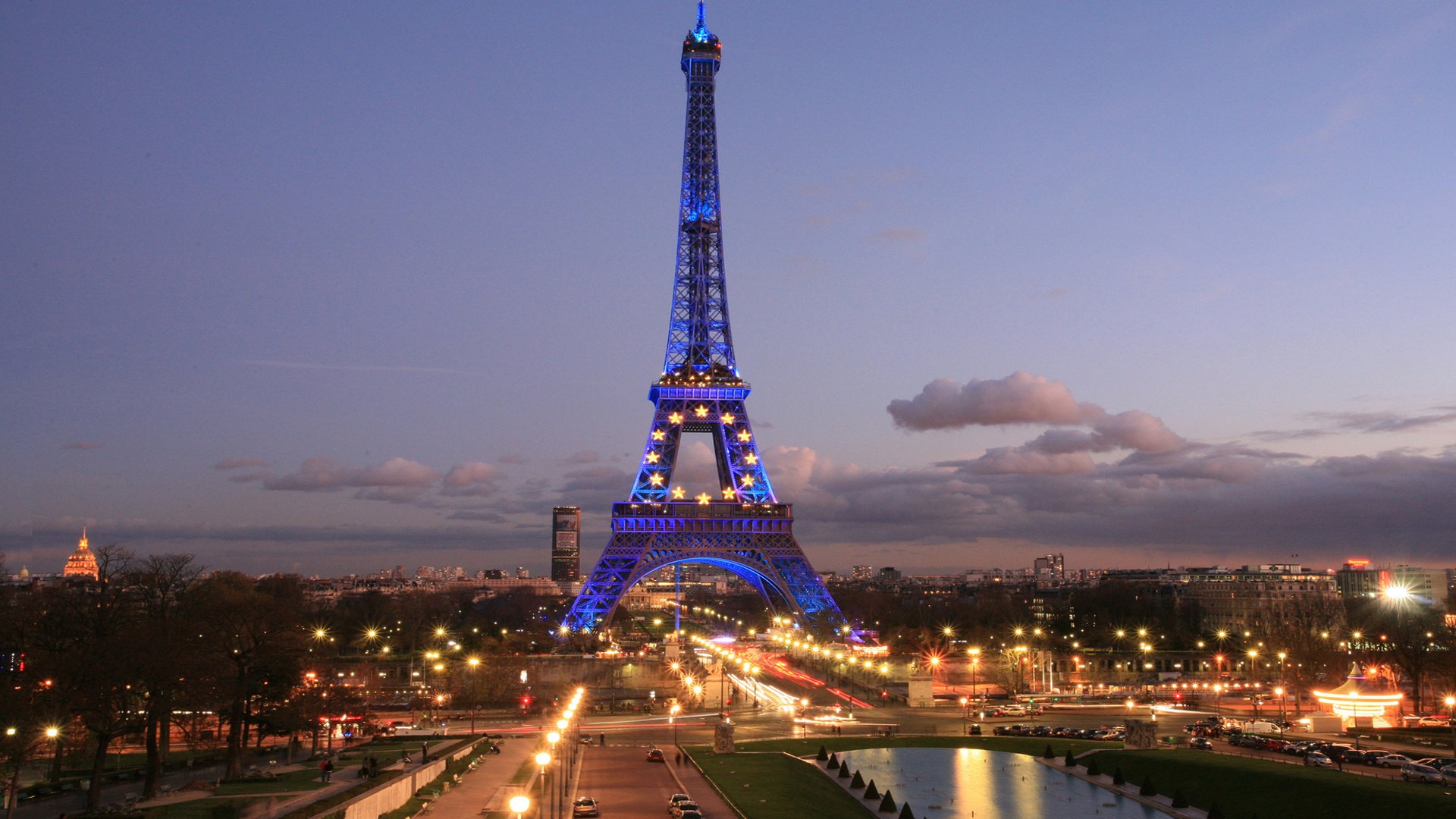 eiffelturm paris frankreich lichter paris stadt frankreich abend turm blaues licht romantik wolken himmel türme nachthimmel lichter der städte