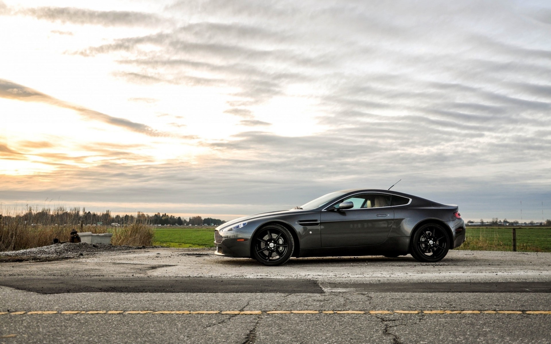 auto vantage aston martin v8 naturaleza