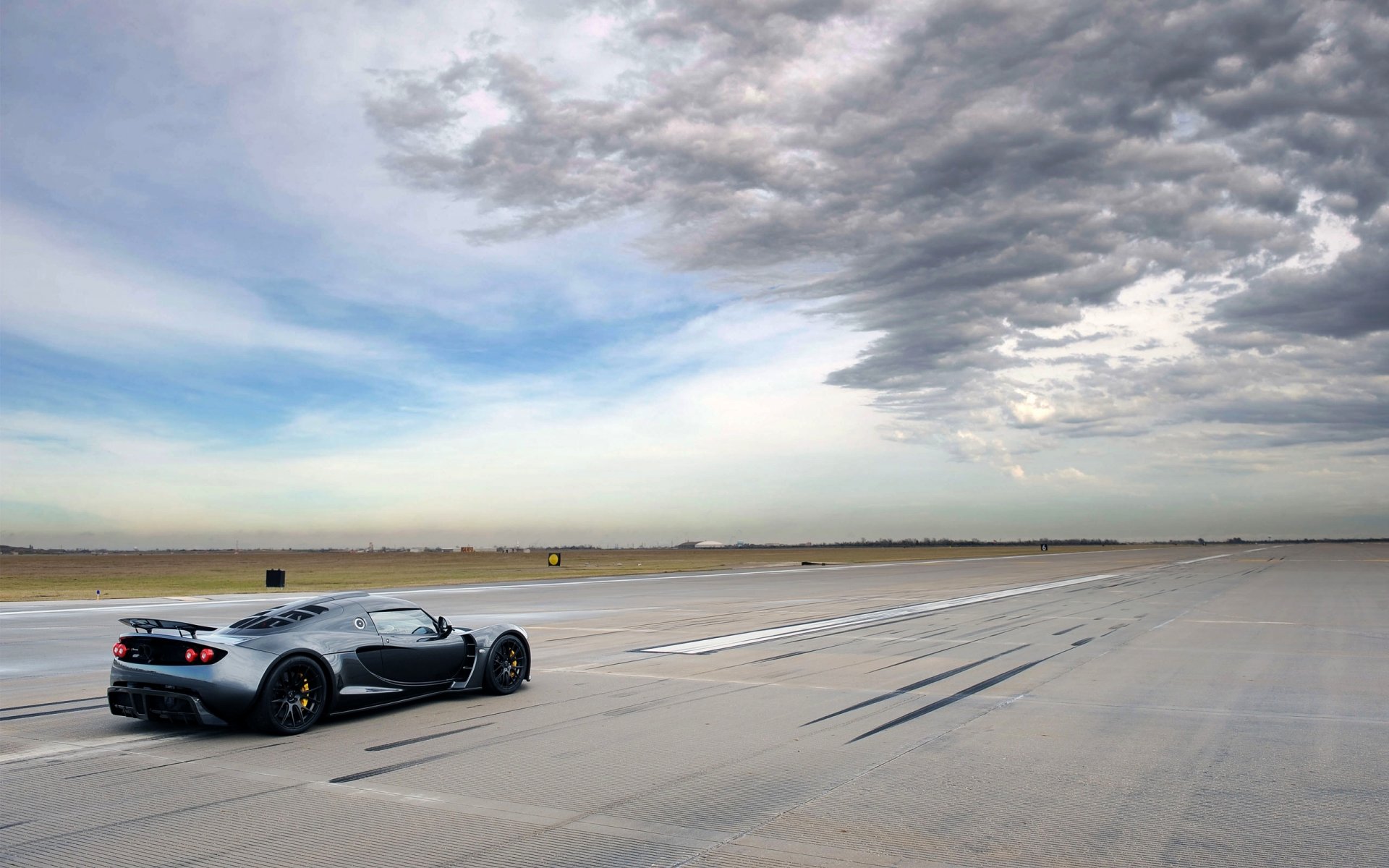 hennessey gt auto ciel piste voiture de sport nuages