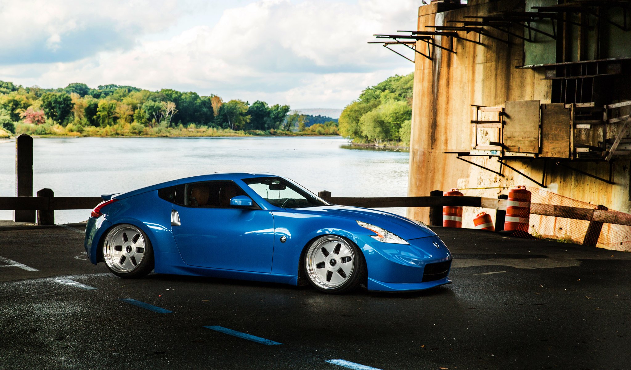 nissan 370z voiture tuning bleu