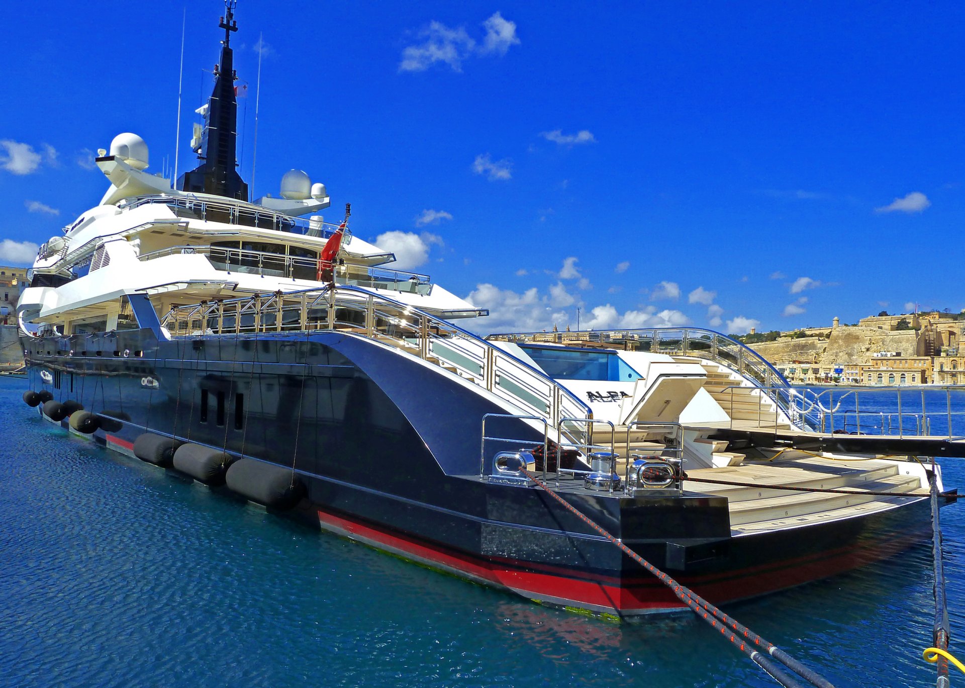 nave yate ciudad puerto mar cielo