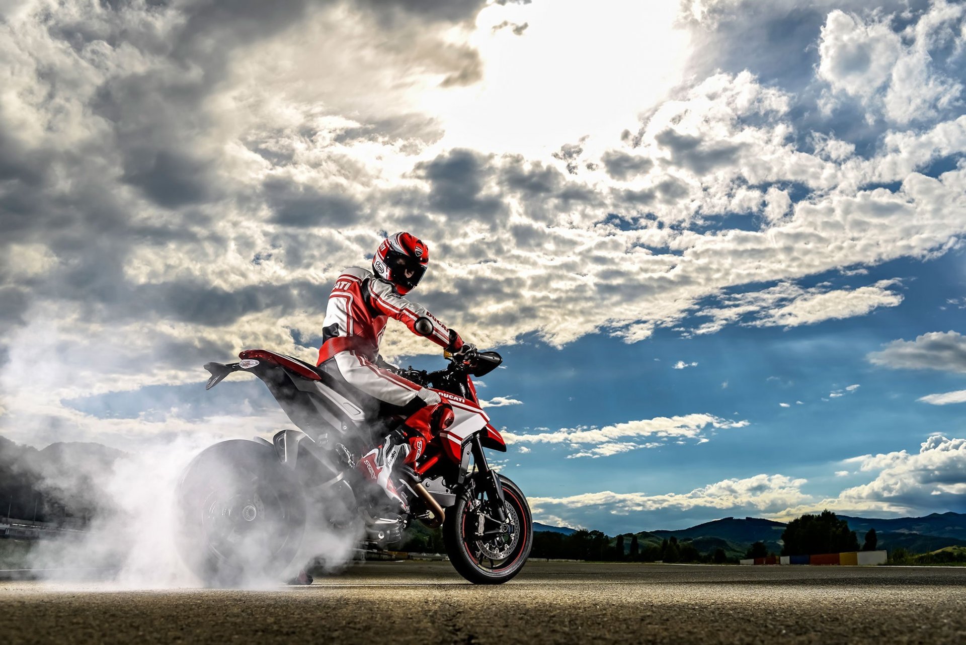 motorrad fahrrad himmel 2015 ducati hypermotard