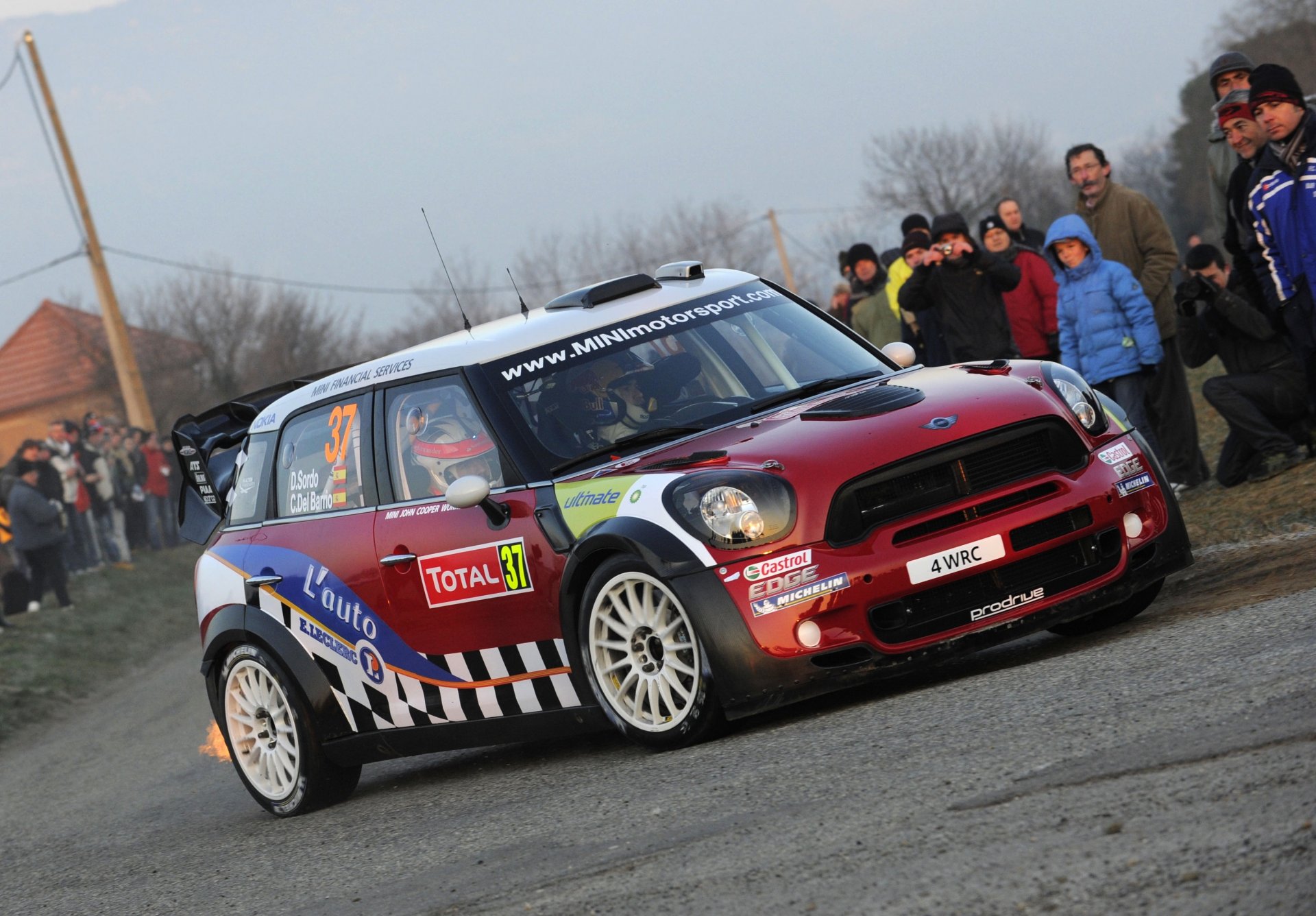 mini cooper mini mini cooper rally wrc rojo gente dani sordo carlos del barrio