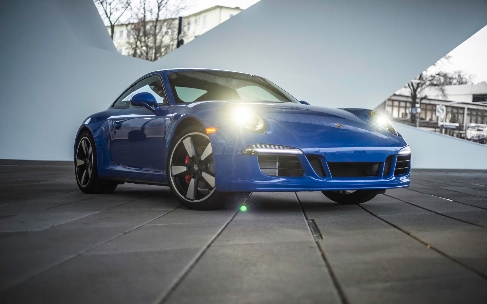 porsche 911 gts club coupe porsche blue front