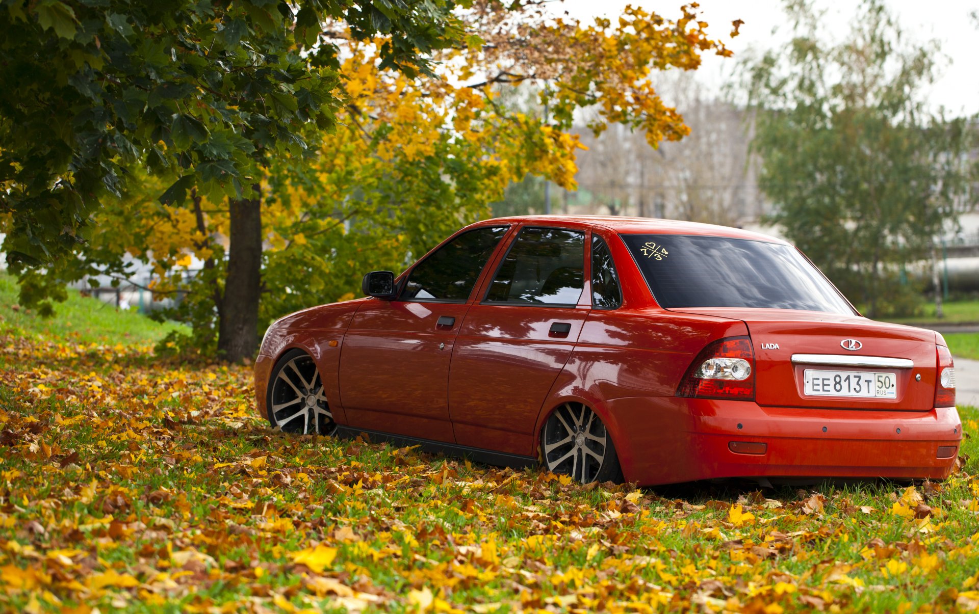 lada 2170 priora priora red wheels autumn road leave