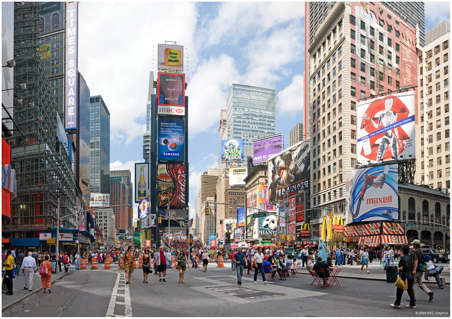 new york amerika straße city amerika usa wolkenkratzer fußgänger menschen wolken himmel metropole schilder werbung schaufenster