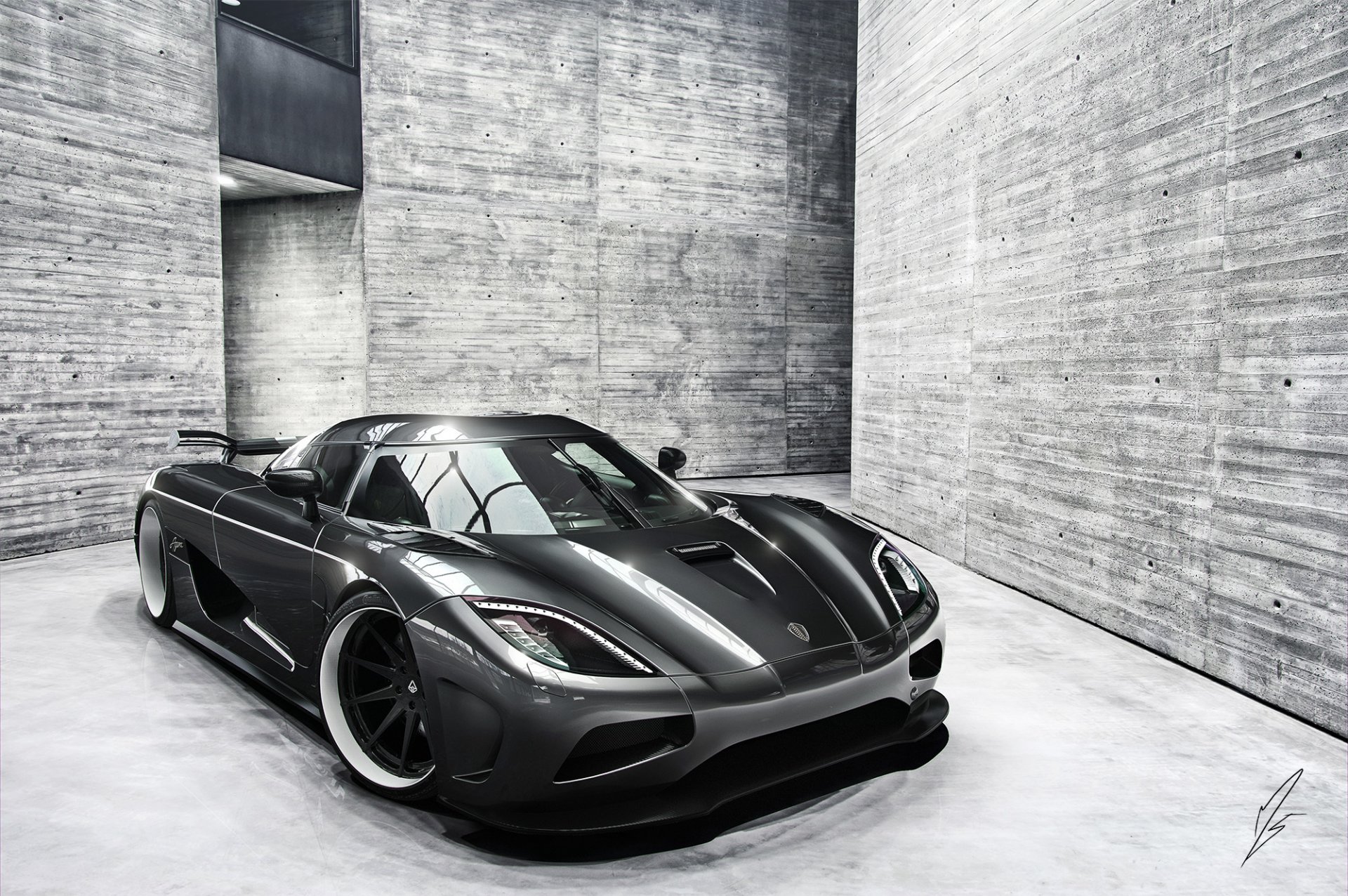 koenigsegg agera supersportwagen vorne spoiler licht silber