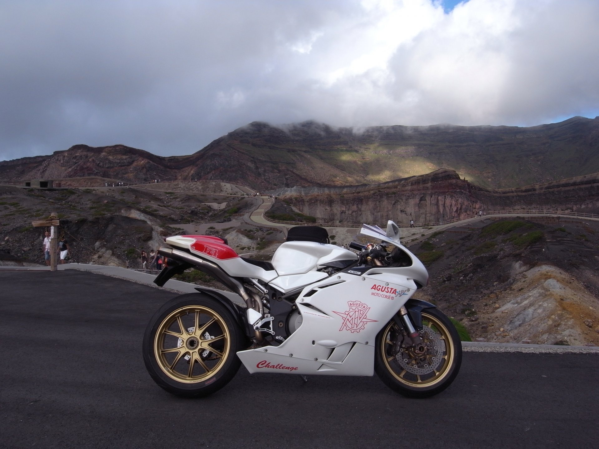 mv agusta f4 bianco bicicletta supersport mv agusta moto montagna cielo nuvole