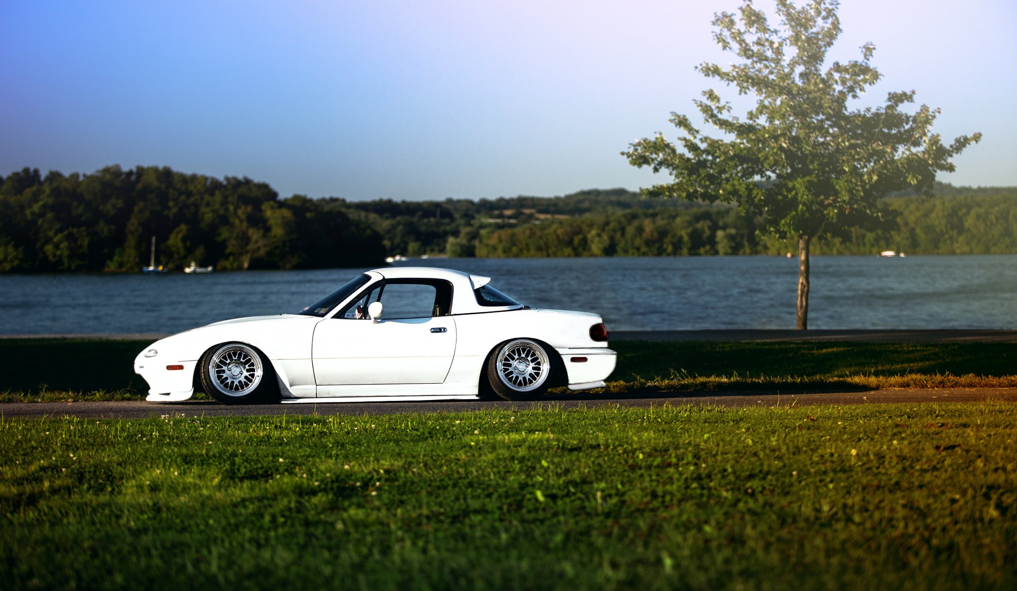 mazda miata blanco bajo