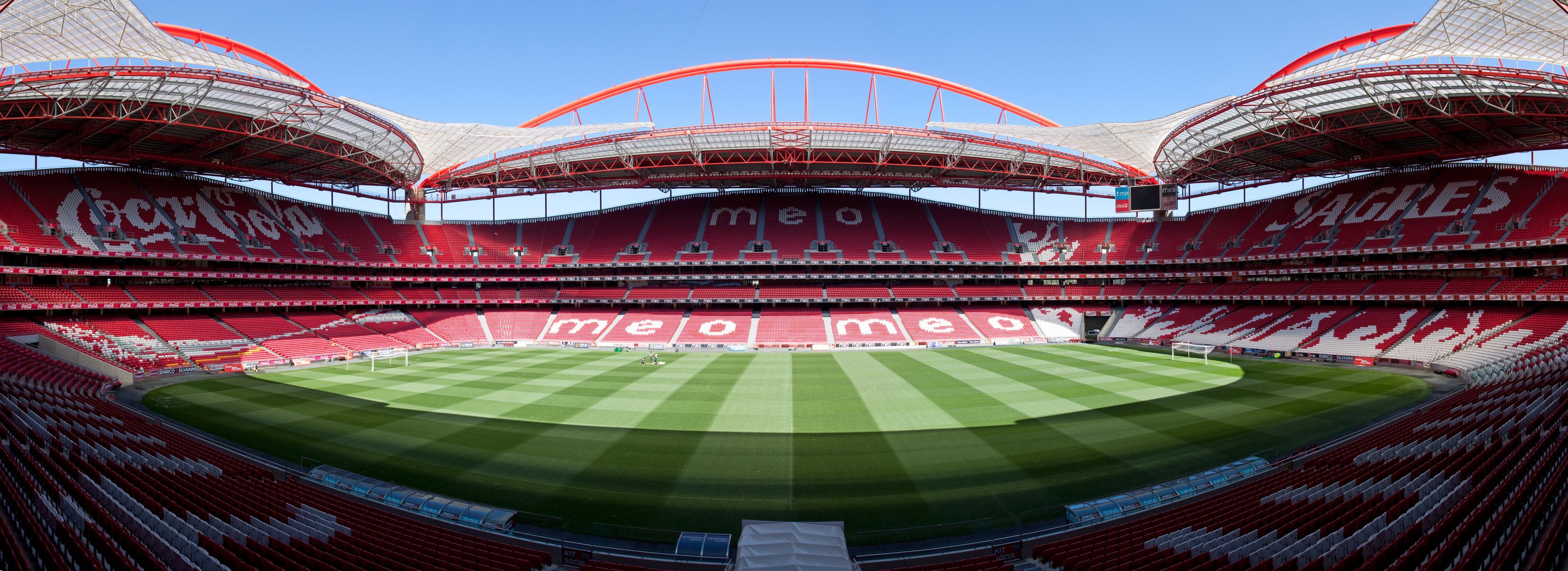 miasto lisboa panorama trawy zdjęcie lizbona portugal portugalia stadion murawa piłka nożna boisko niebo zieleń dach łuki