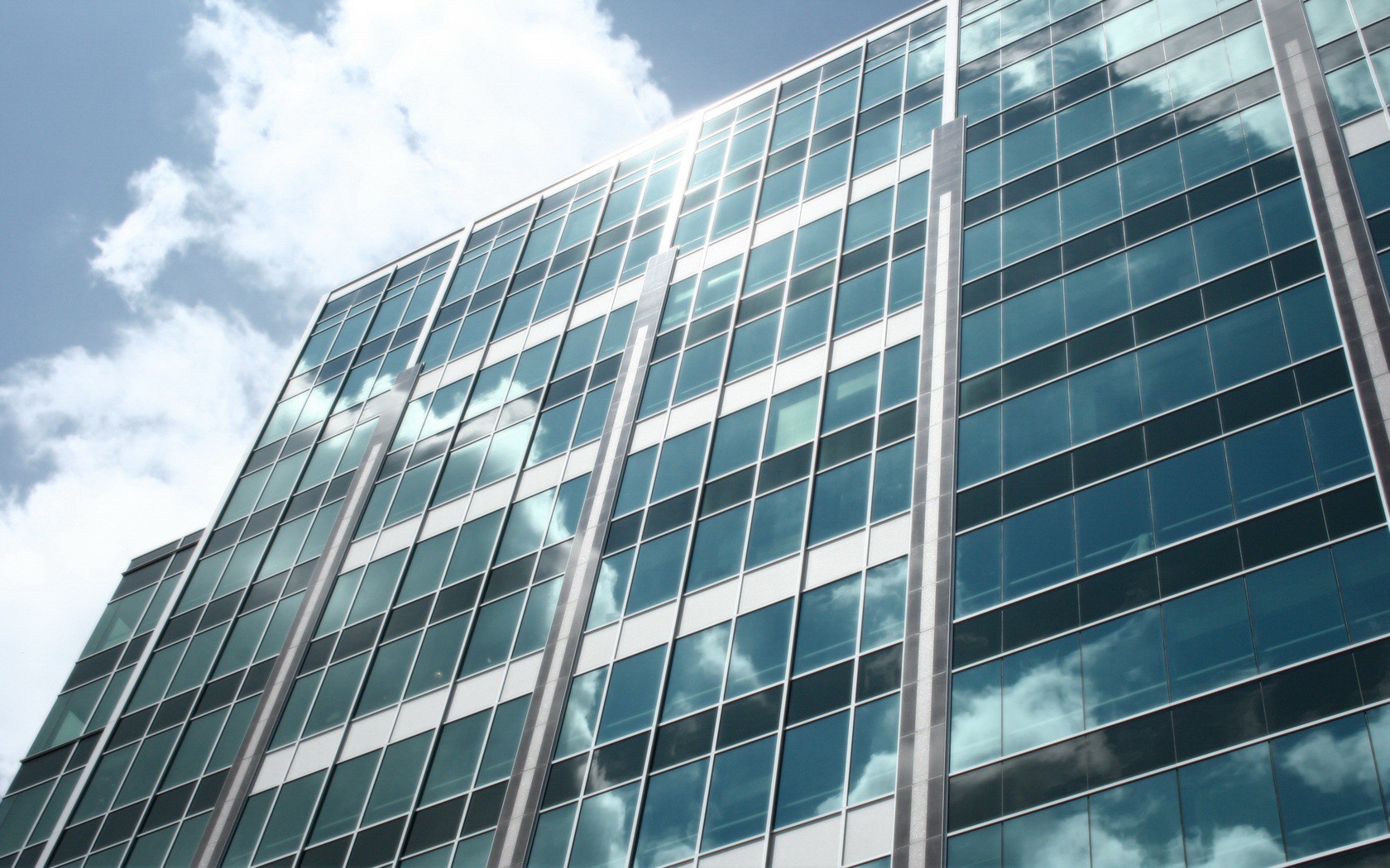 bâtiment nuages verre