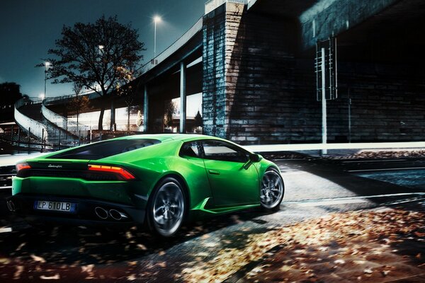 Verde Lamborghini Uracan por la noche