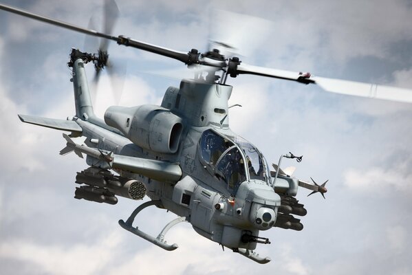 Vertalet militaire dans le ciel