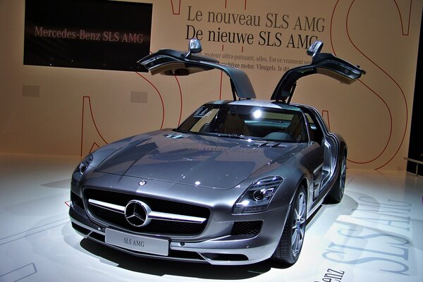 Mercedes-benz sls amg puertas ala de gaviota 