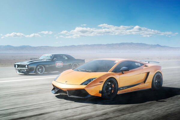 Lamborghini gallardo orange et Camaro noir