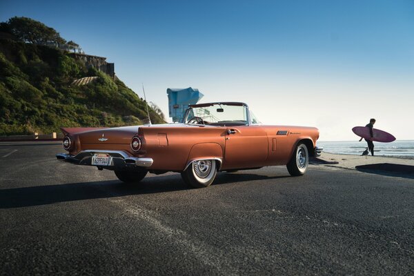 Ford thunderbird 1957. Viejo amigo