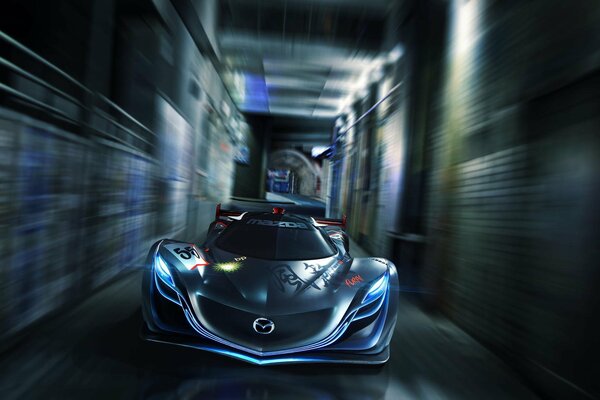 El concepto del coche de Mazda que conduce por el túnel