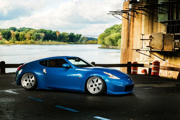 Getunter blauer Nissan 370Z