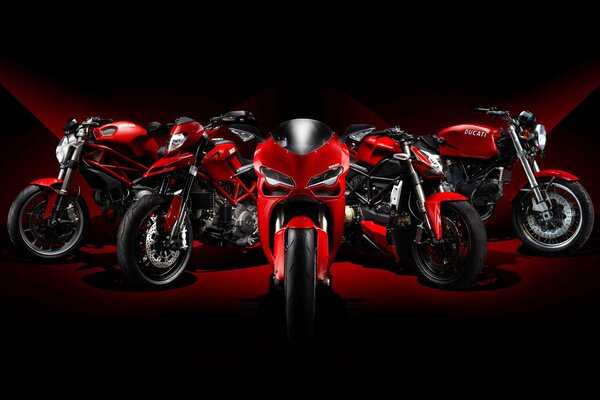 Motocicletas rojas ducati hi-tech