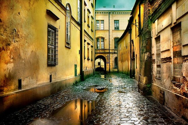 Schmale Straße nach Regen