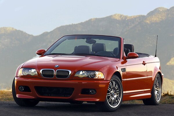 Bmw E46 convertible rojo en las montañas