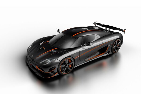 Черный koenigsegg agera 2015 с оранжевыми полосками