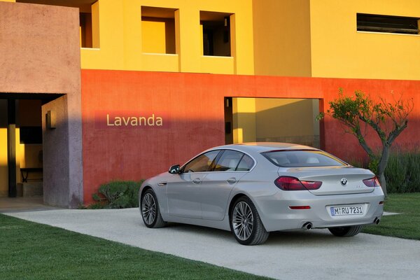 Auto bmw Serie 6 Parcheggio in garage