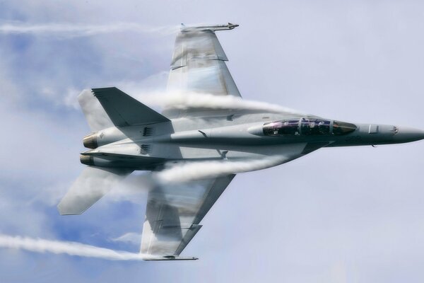 Vuelo del Boeing militar fa-18ef