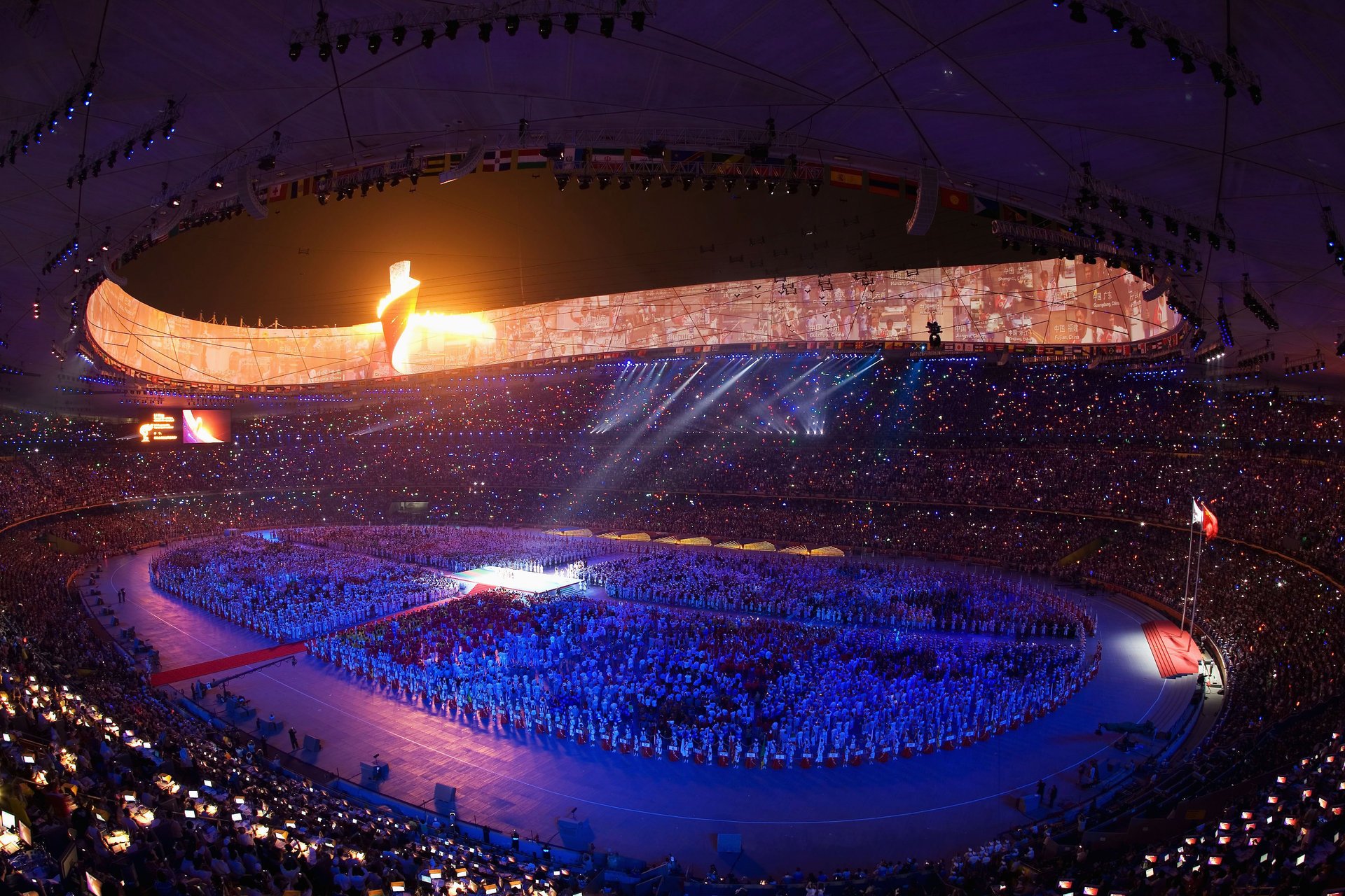 apertura dei giochi olimpici stadio pechino sport giochi olimpici 2011 luci spettacolo riflettori persone