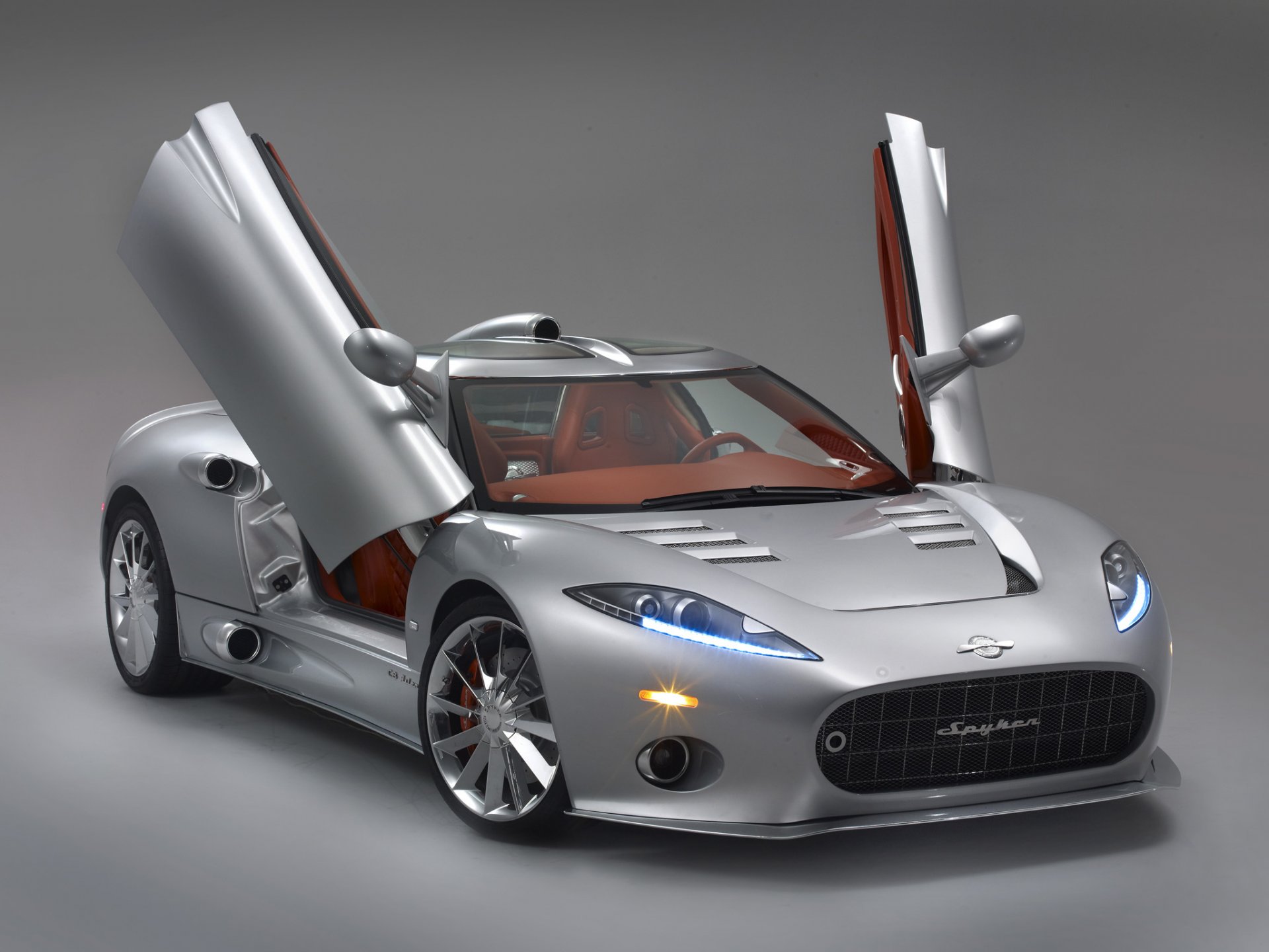 авто spyker c8 элеронов металик открытые двери