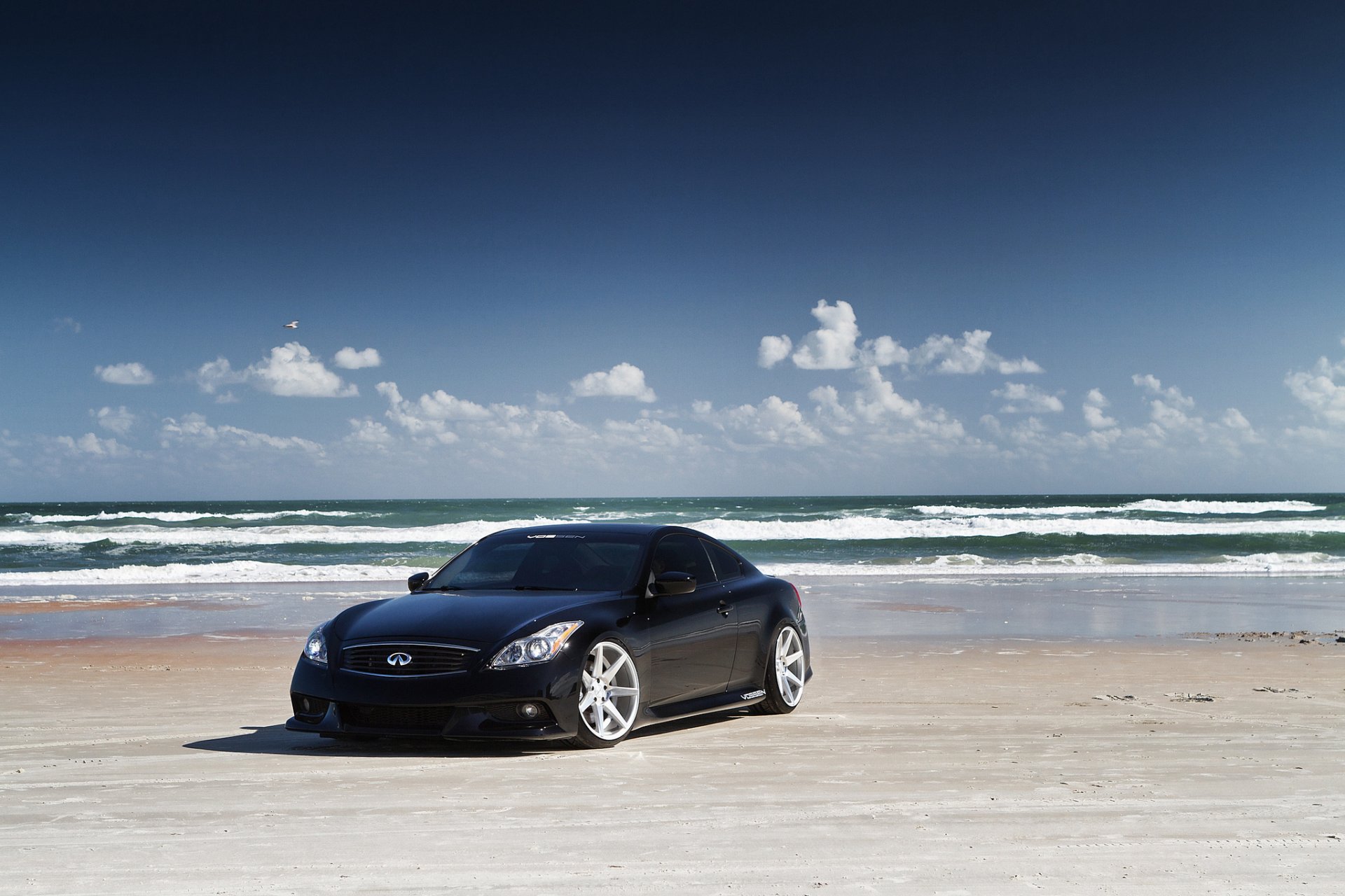 infiniti g37 czarny vossen infiniti czarny przed plaża morze