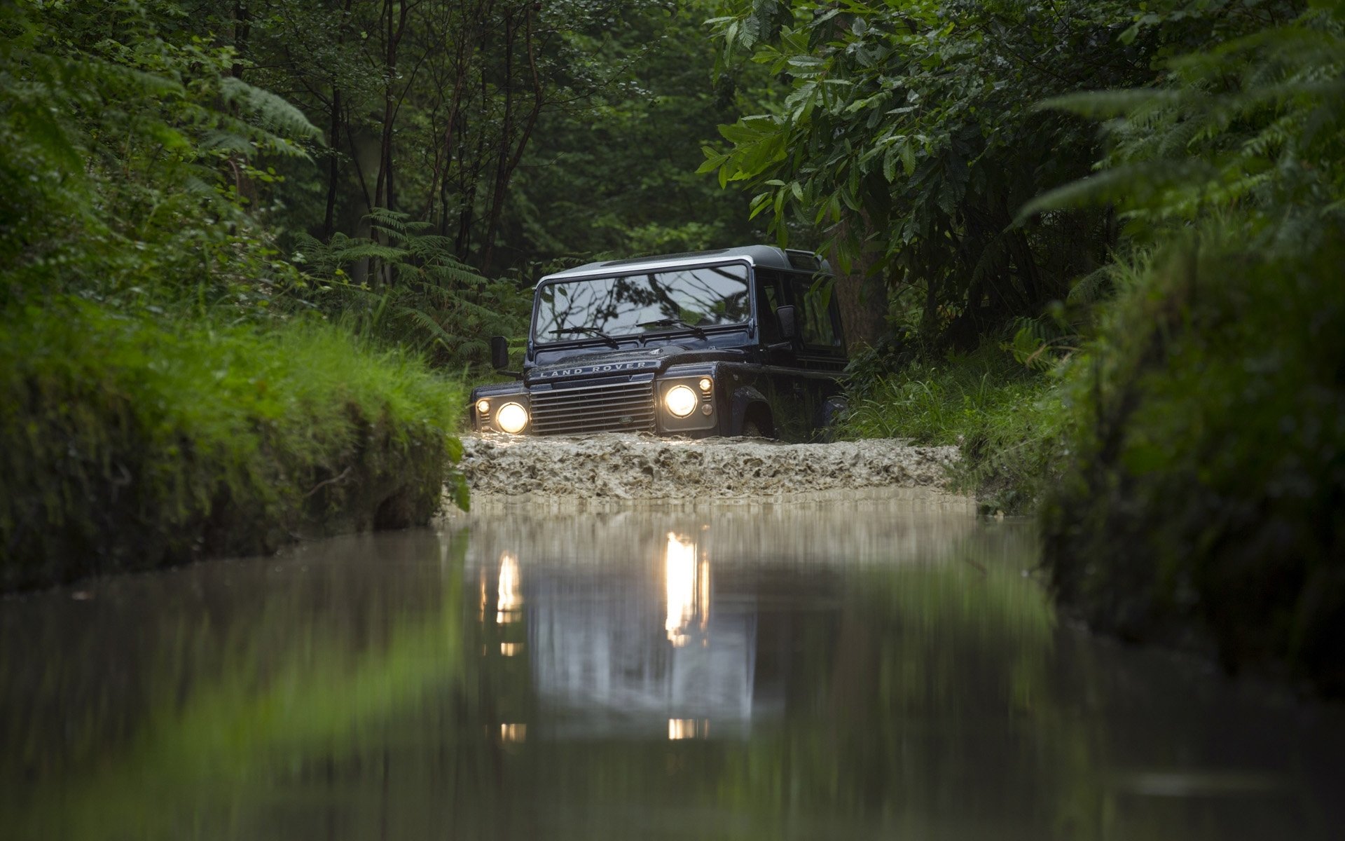 land rover defender land rover defender jeep suv anteriore