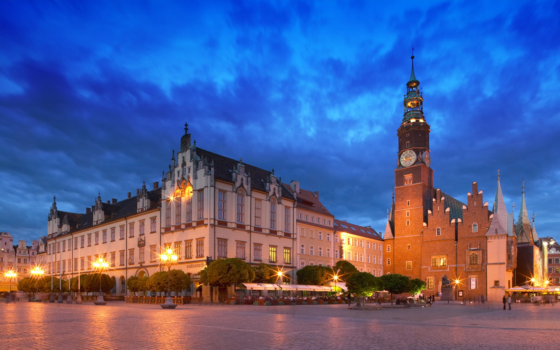 miasto kaplica wieża dom latarnie światła