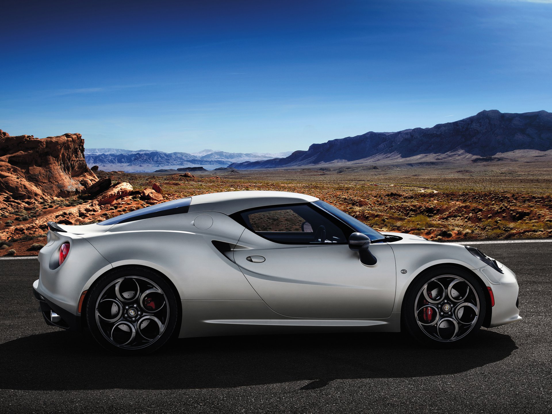 alfa romeo 4c edycja startowa alfa romeo widok z boku