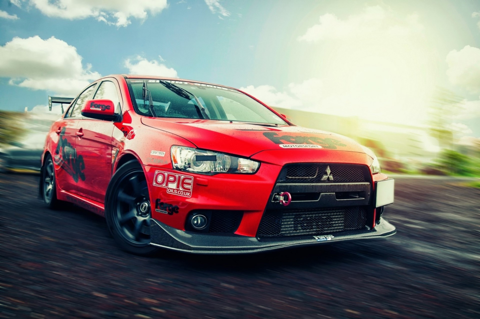 spoiler mitsubishi schubkarre wolken felgen blendung himmel straße auto scheinwerfer auto stoßstange rot