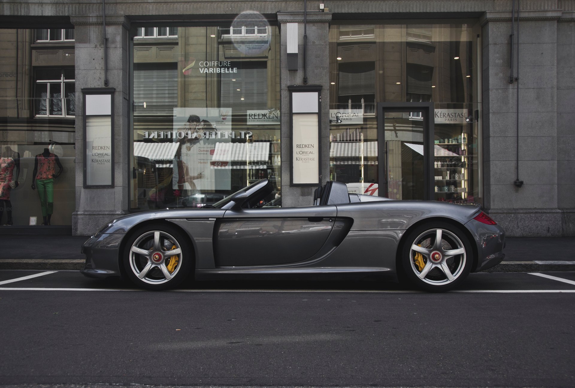 porsche carrera gt srebrny ulica sklep porsche srebrny supersamochód