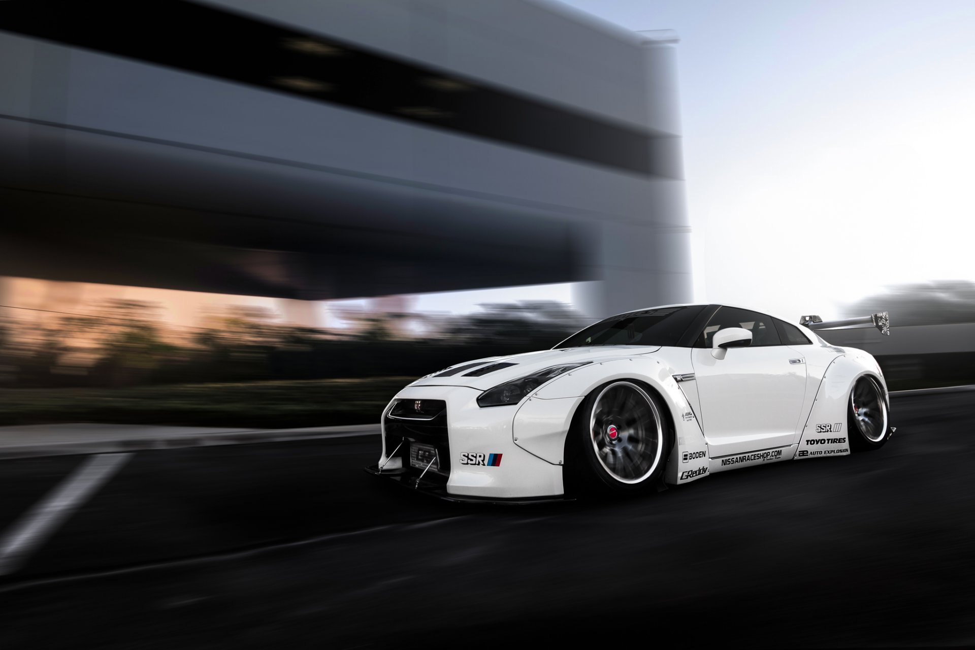 nissan gt-r тюнинг автомобиль в движении