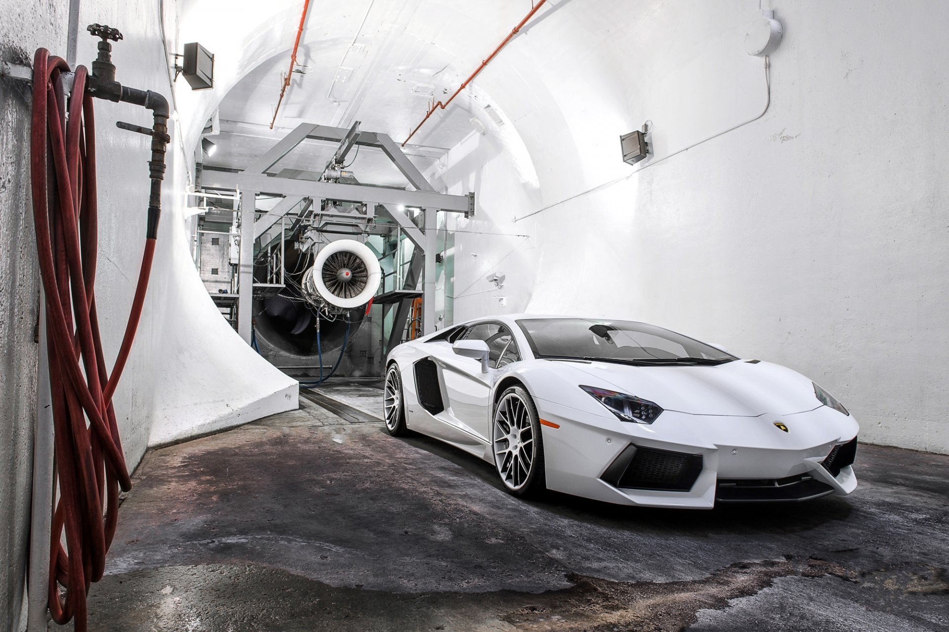 lamborghini aventador lp700-4 weiß lpmborgini aventador vorderansicht wasserhahn schlauch