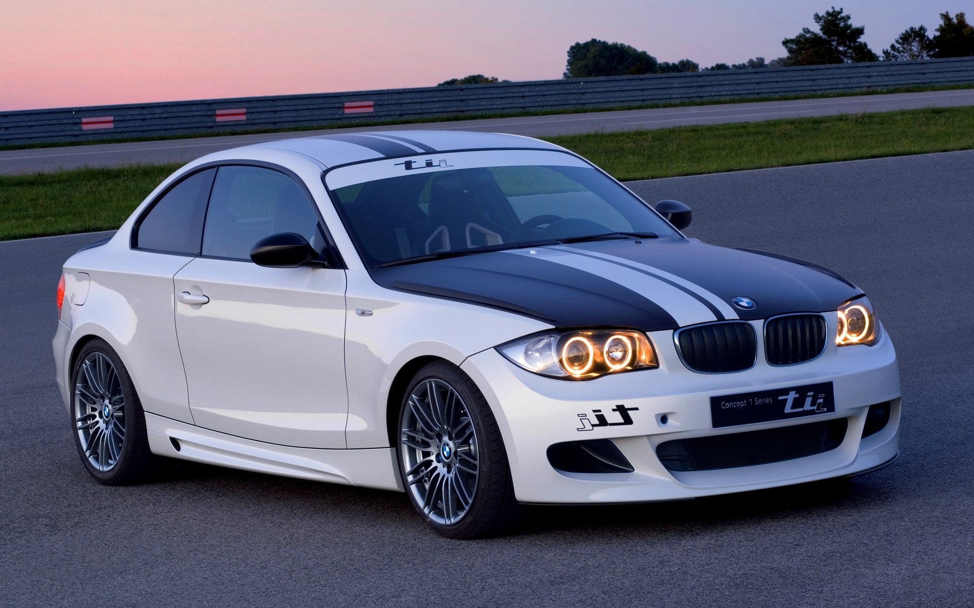 bmw serie 1 tii blanco concepto frente noche