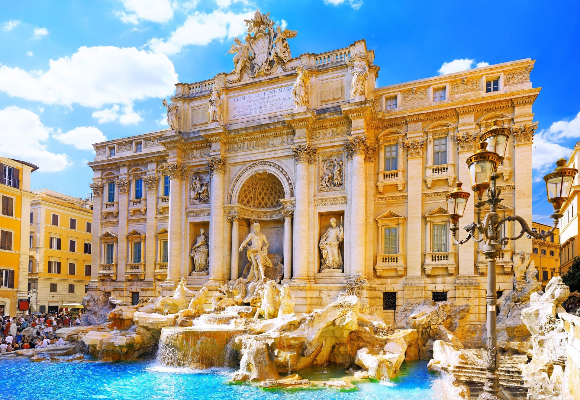 fontana di trevi włochy pałac włochy rzym miasto rzym fontanna di trevi architektura budynek punkt orientacyjny latarnie piękno ulica