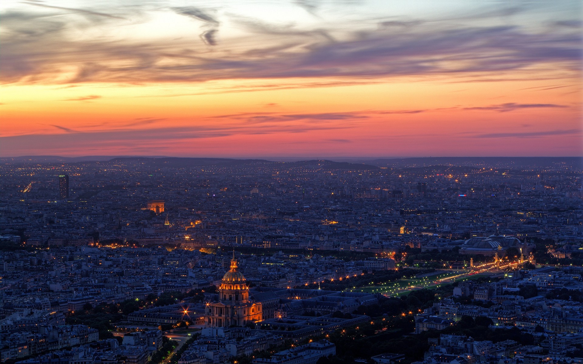 parigi sera luci nuvole