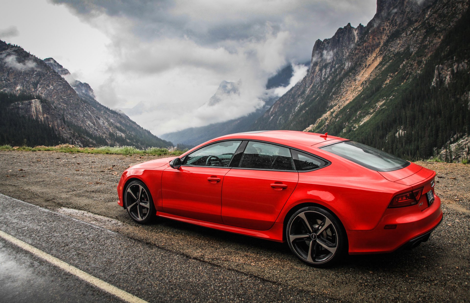 audi rs7 rouge montagnes