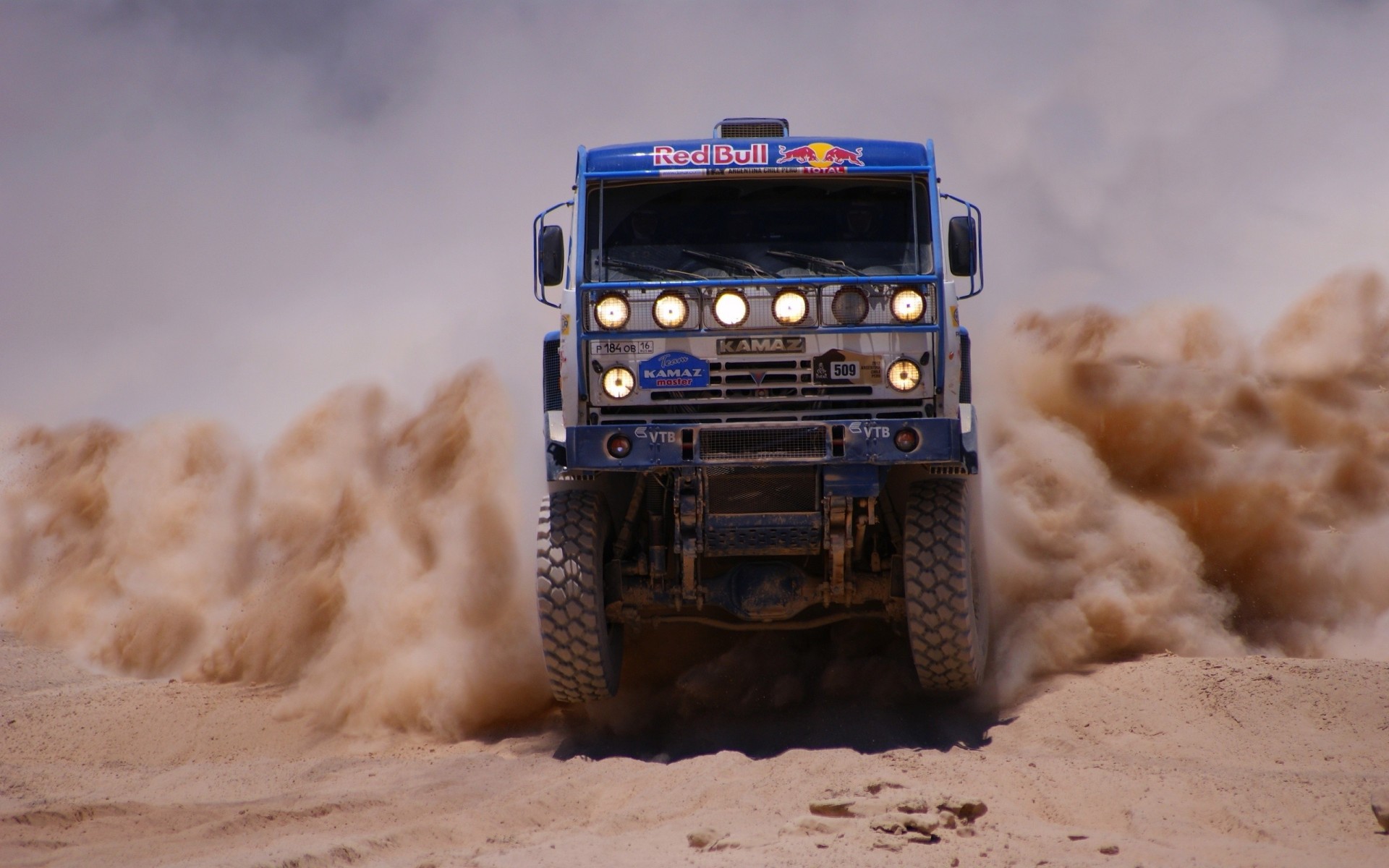 to dakar dust rally front master kamaz sand