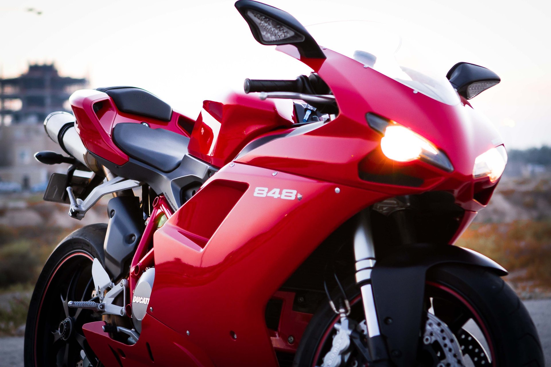 ducati 848 sportbike rosso дукати спортбайк мотоцикл мото фары свет диоды красный дизайн италия мотобайк hi-tech макро байк мототранспорт